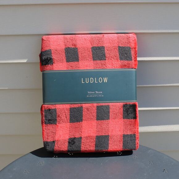 Ludlow Velvet Buffalo Check Plaid Throw Black & Red Cozy Soft Lightweight - Picture 3 of 10